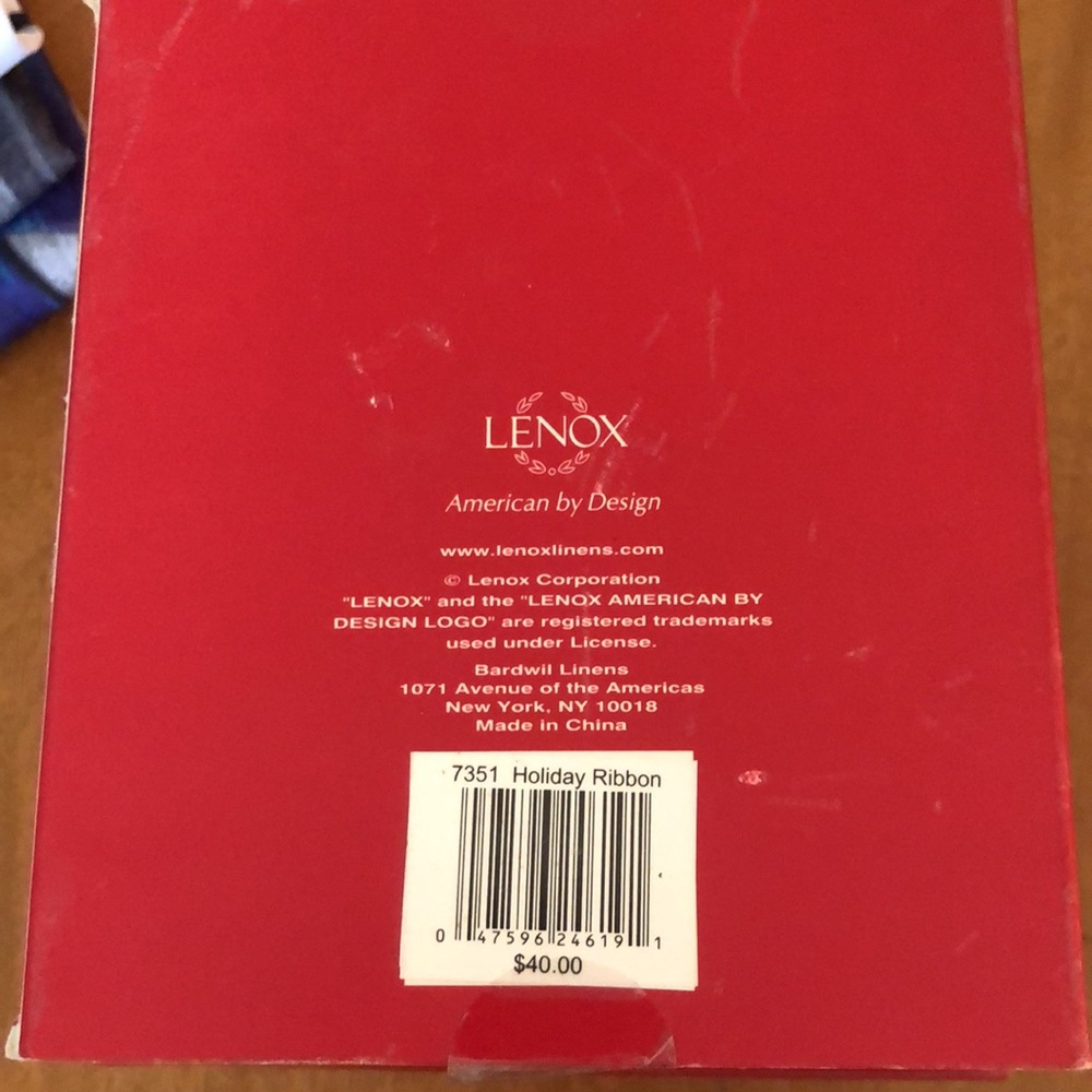 NIB Lenox set of four Holiday Ribbon Napkin Rings - Picture 2 of 3